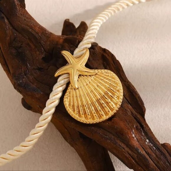 Starfish Seashell 18K Gold Stainless Steel Waterproof Pendant Necklace - Picture 3 of 9